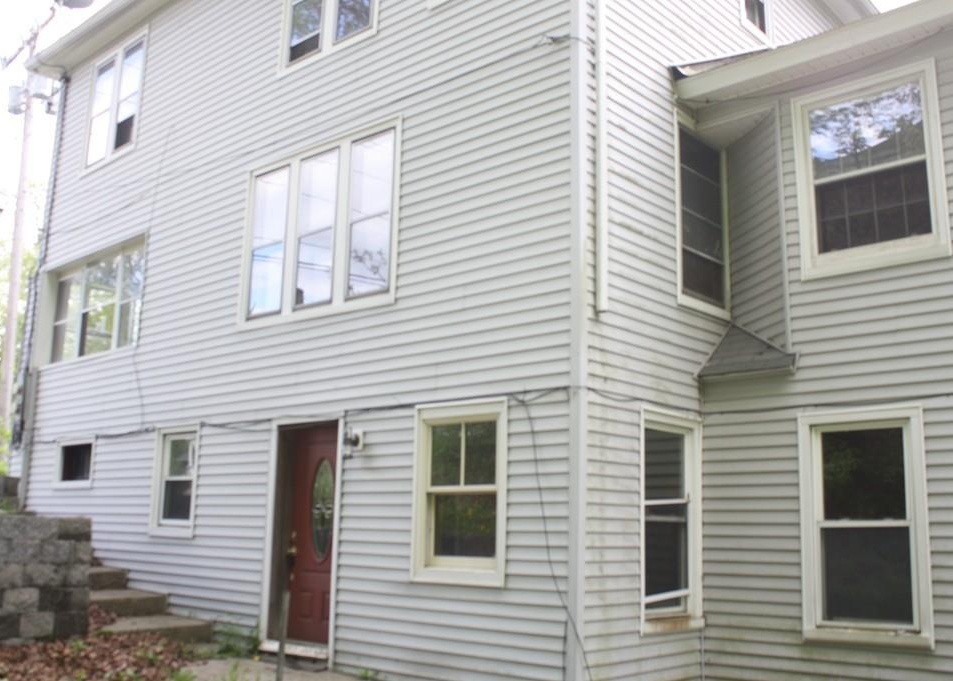 PIERCE ST 77,000 6BDR 2.5BTH MultiFamily Greenfield MA