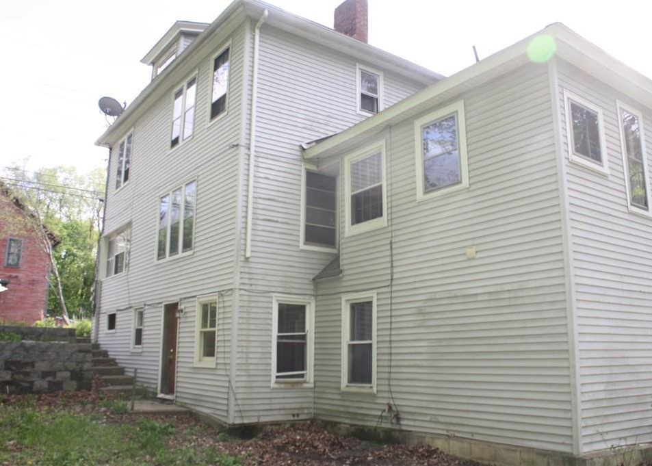PIERCE ST 77,000 6BDR 2.5BTH MultiFamily Greenfield MA