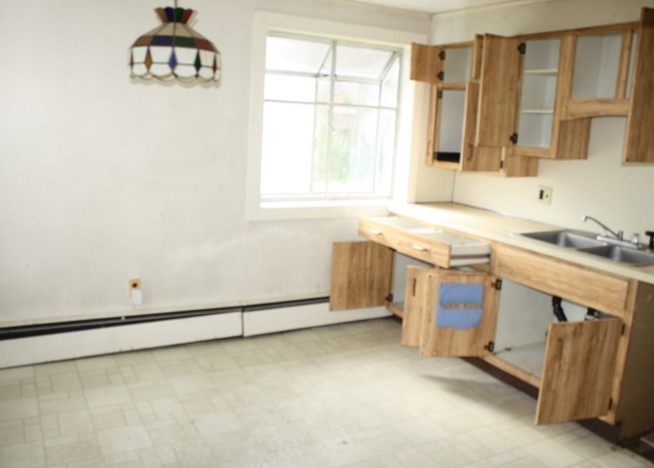 PIERCE ST 77,000 6BDR 2.5BTH MultiFamily Greenfield MA