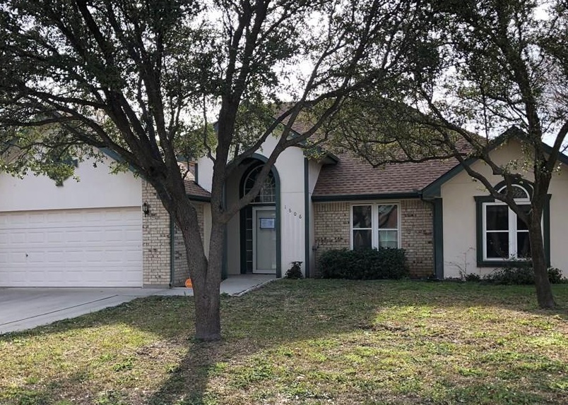 SOUTHGATE DR 178,800 3BDR 2BTH Single Family Brownwood TX