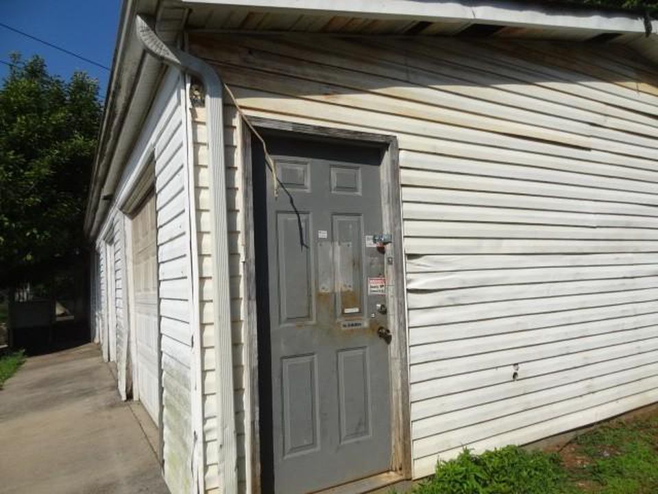 HIGHWAY 11 S 33,900 3BDR 2BTH Single Family Riceville TN