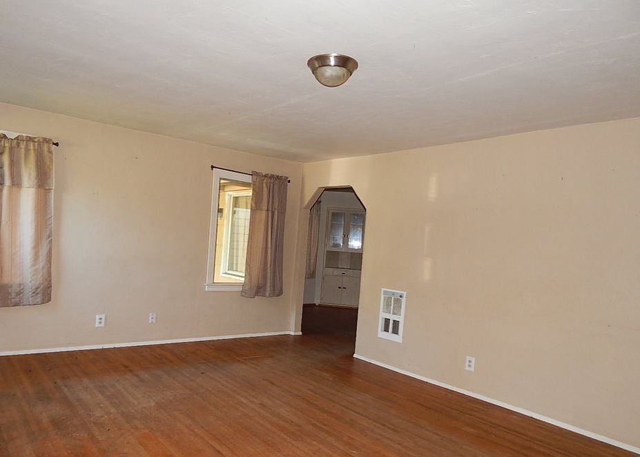 N 8TH ST 94,050 2BDR 2BTH Single Family Coos Bay OR