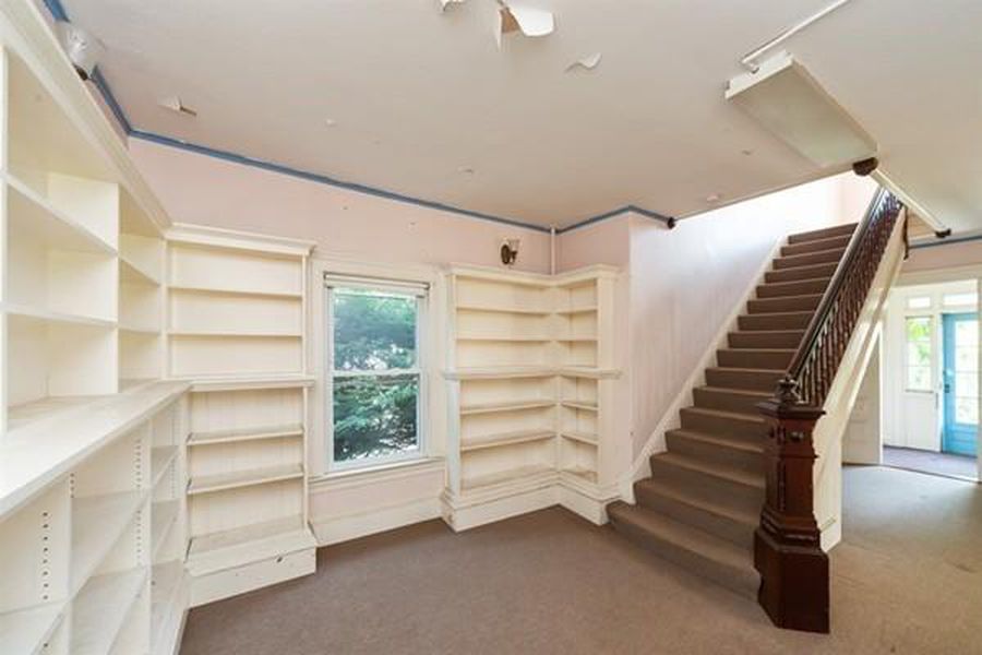 PARK ST 10,000 5BDR 3BTH Single Family Greenfield MA