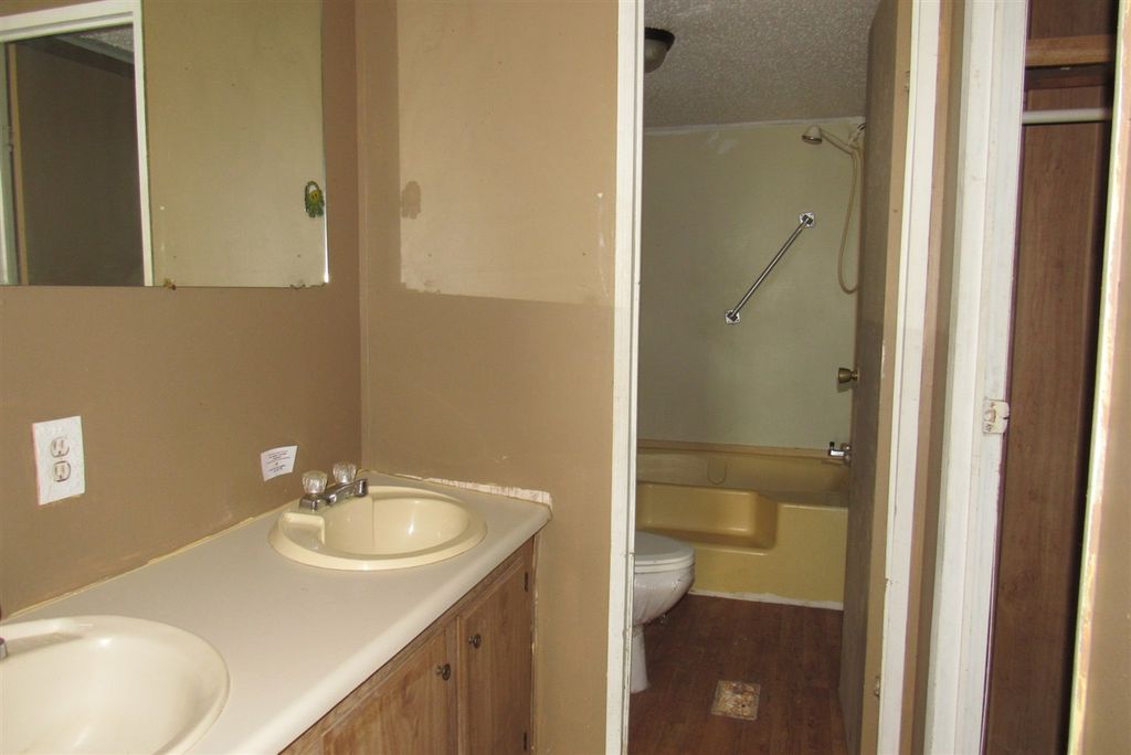 CARTER RD 37,000 3BDR 2BTH Mobile Home Leitchfield KY