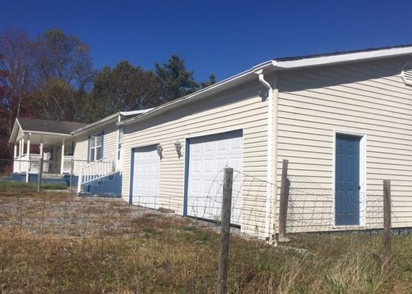 CLINES COUNTRY RD 51,000 3BDR 2BTH Single Family Lashmeet WV