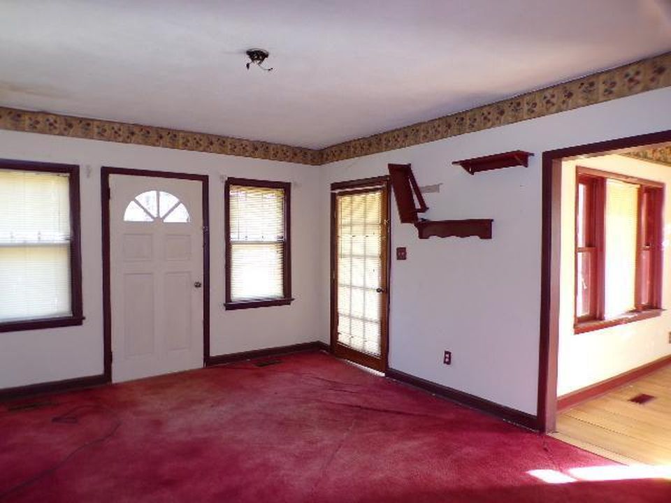 FRUITLAND RD 89,500 3BDR 1BTH Single Family Hendersonville