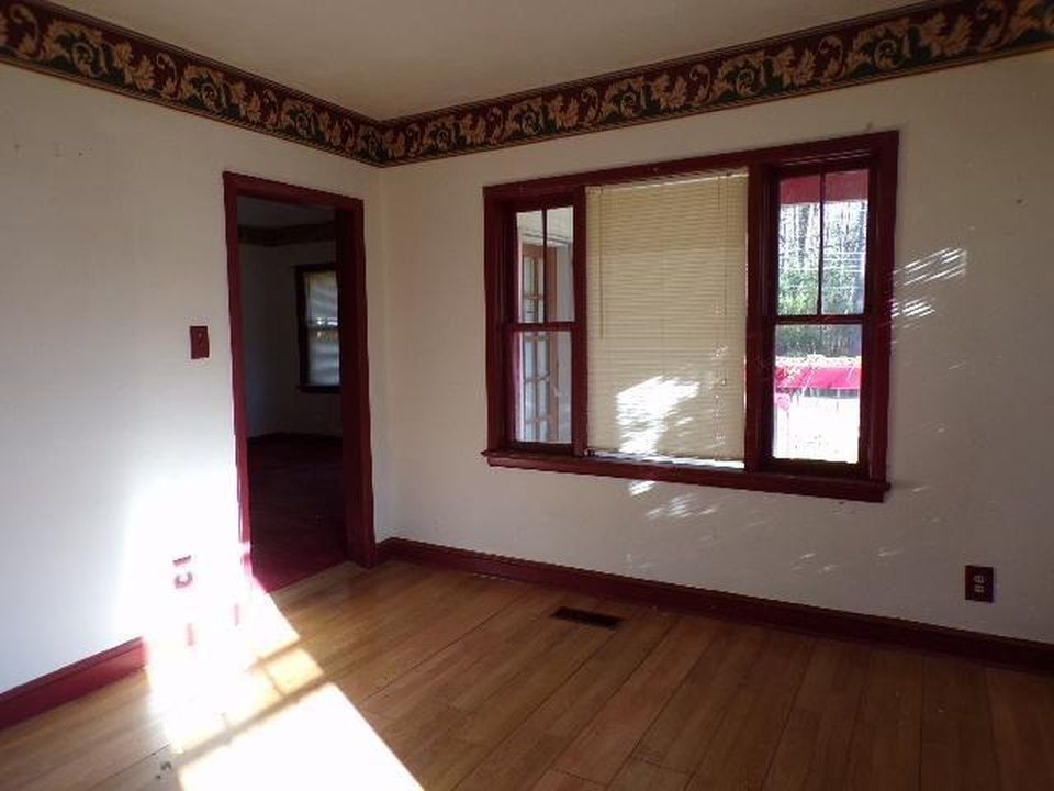 FRUITLAND RD 89,500 3BDR 1BTH Single Family Hendersonville