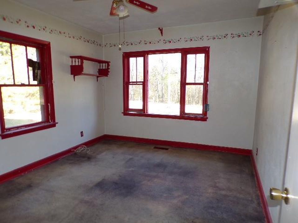 FRUITLAND RD 89,500 3BDR 1BTH Single Family Hendersonville