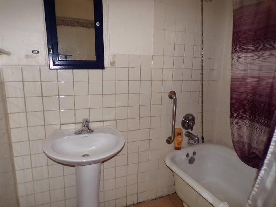 FRUITLAND RD 89,500 3BDR 1BTH Single Family Hendersonville