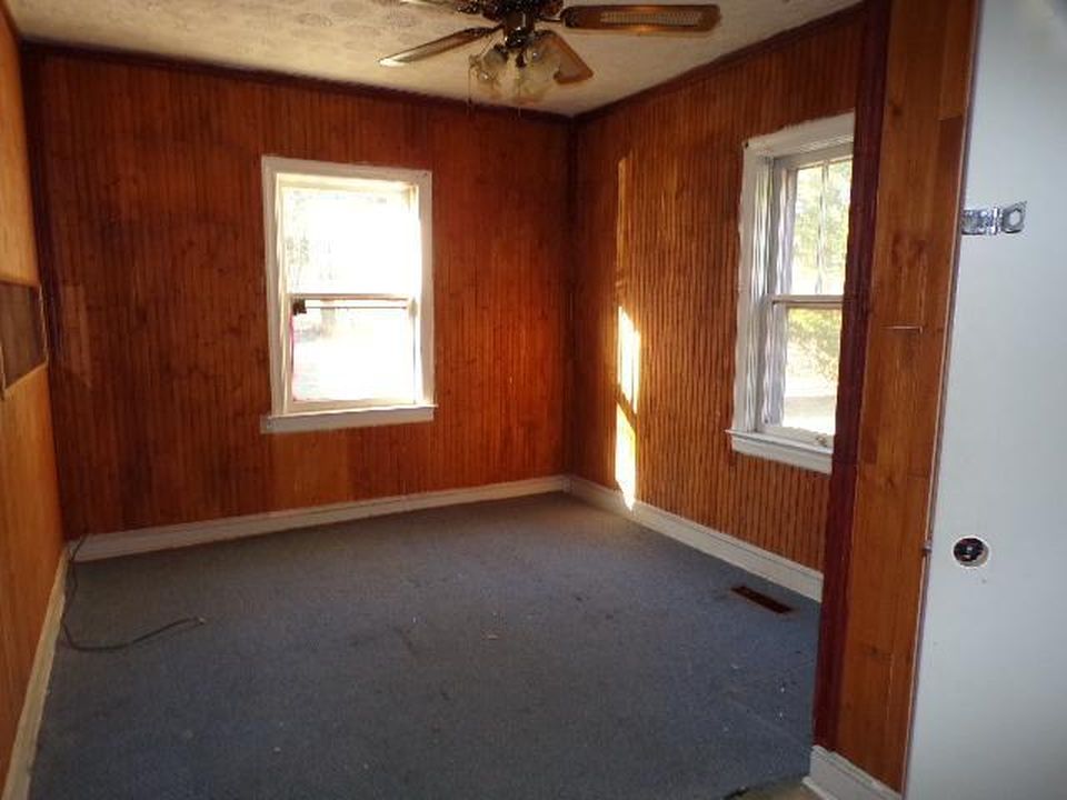 FRUITLAND RD 89,500 3BDR 1BTH Single Family Hendersonville