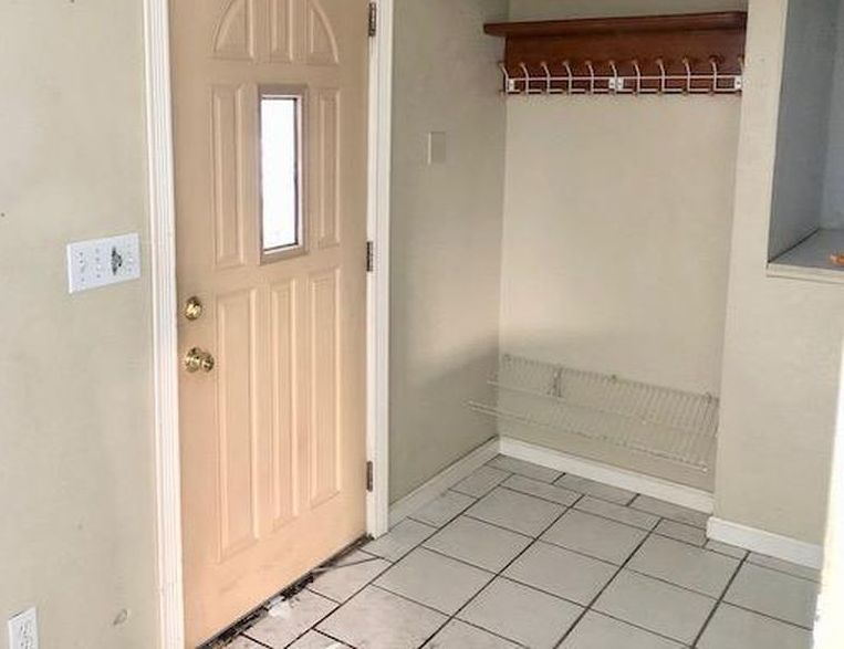 E 6TH AVE 112,480 3BDR 2BTH Single Family Anchorage AK