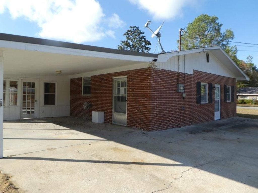 S CHENEY DR 40,250 3BDR 2BTH Single Family Vidalia GA