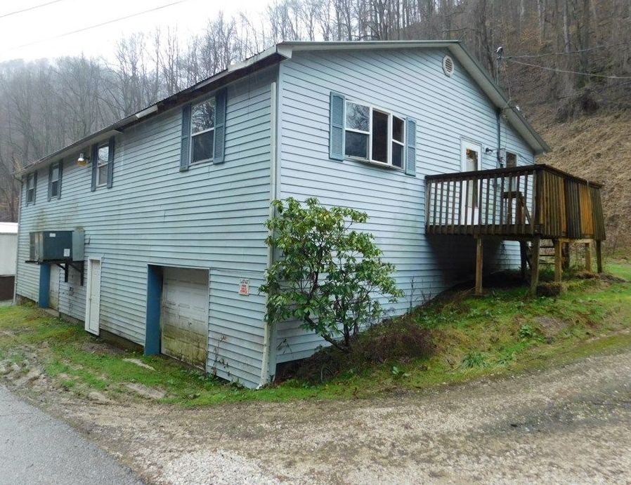 ROUTE 65 22,000 3BDR 1.5BTH Single Family Delbarton WV