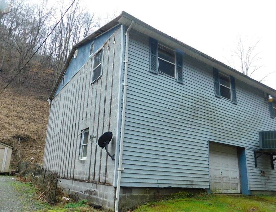 ROUTE 65 22,000 3BDR 1.5BTH Single Family Delbarton WV