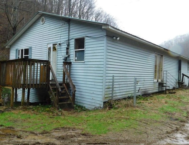 ROUTE 65 22,000 3BDR 1.5BTH Single Family Delbarton WV