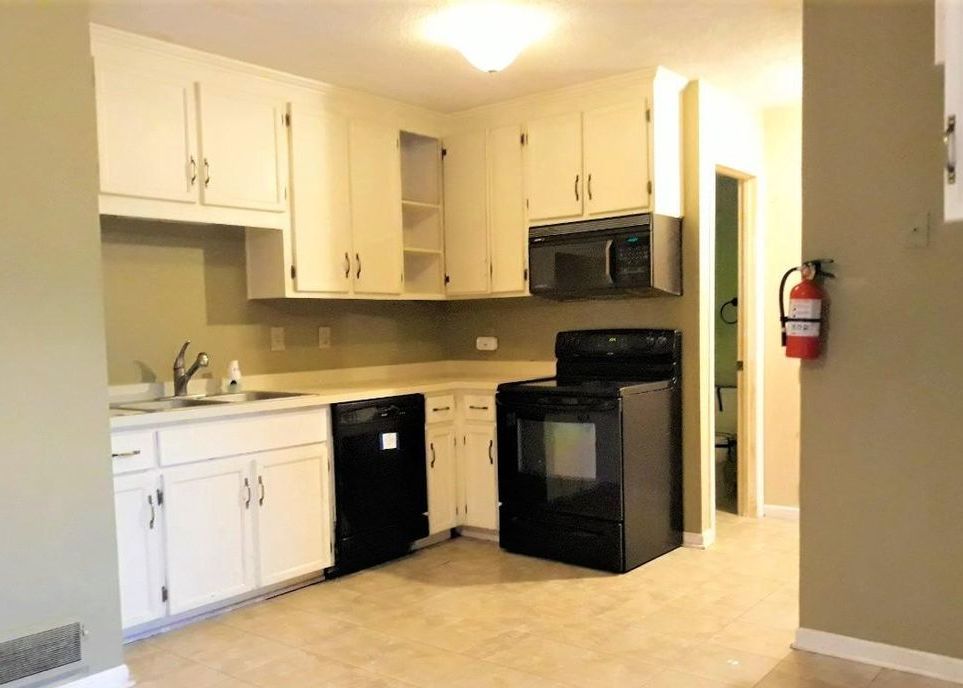 BURLINGTON CT 115,900 2BDR 1.5BTH Condo/Townhome Hamburg NJ