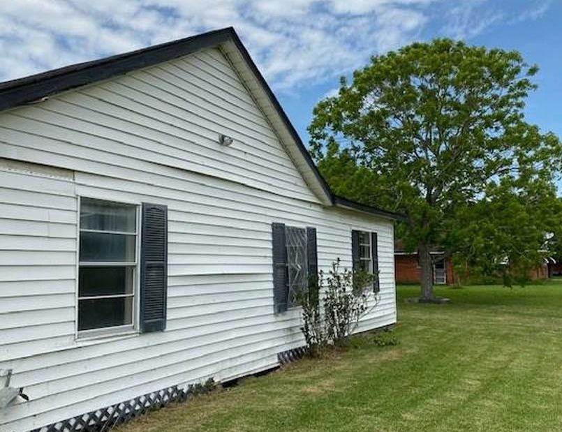 WHITSON ST 43,000 3BDR 2BTH Single Family Bay City TX