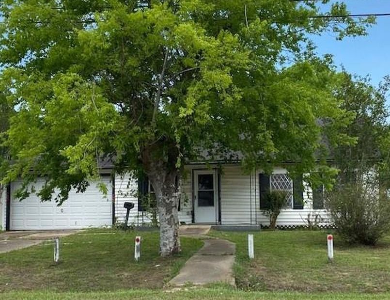 WHITSON ST 43,000 3BDR 2BTH Single Family Bay City TX