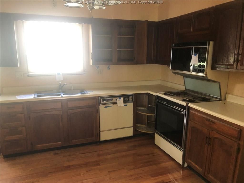 CAPE COD DR 40,000 3BDR 2BTH Single Family Chapmanville WV