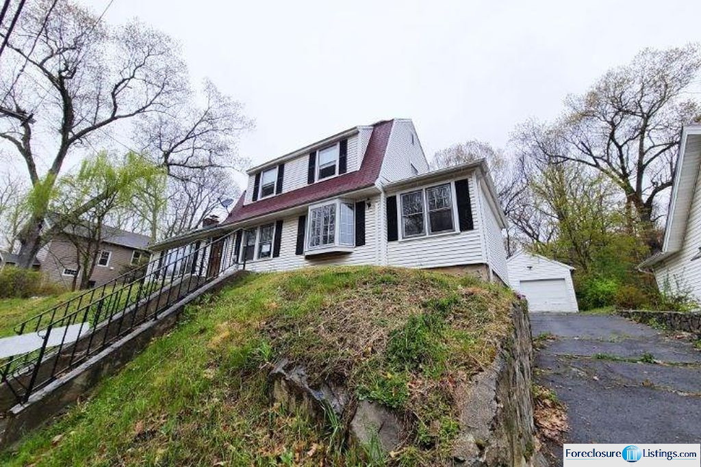 PARK RD 115,000 3BDR 2BTH Single Family Waterbury CT