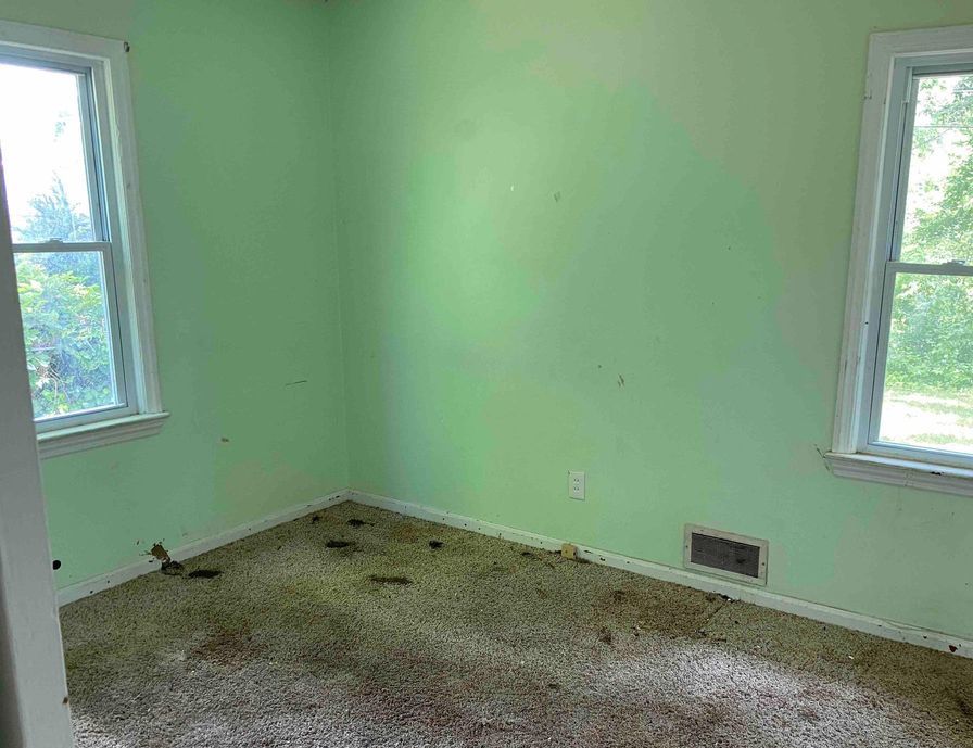 OAK MANOR DR 216,000 4BDR 2BTH Commercial Waldorf MD