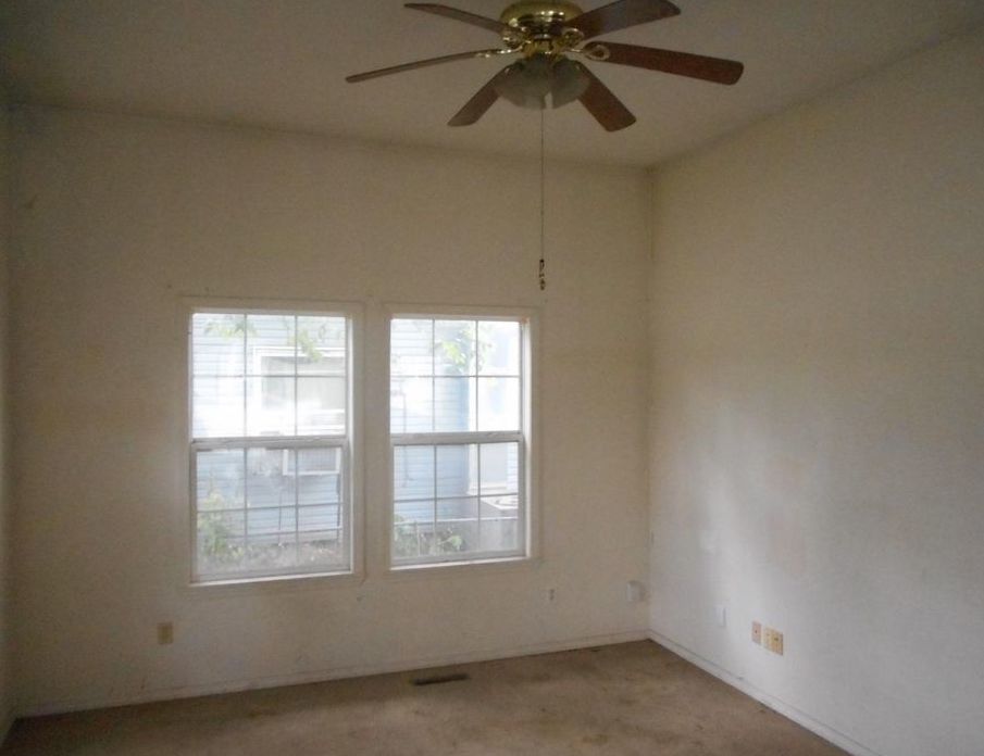 N KANSAS EXPY 78,000 3BDR 2BTH Single Family Springfield MO