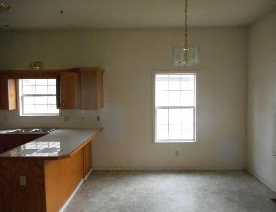 N KANSAS EXPY 78,000 3BDR 2BTH Single Family Springfield MO