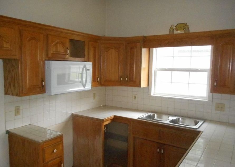 N KANSAS EXPY 78,000 3BDR 2BTH Single Family Springfield MO