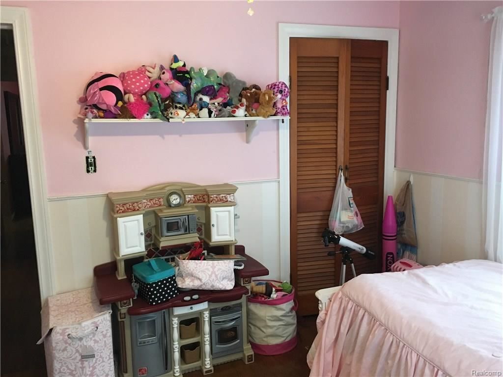 POWERS AVE 100,700 2BDR 1BTH Dearborn Heights MI Foreclosure