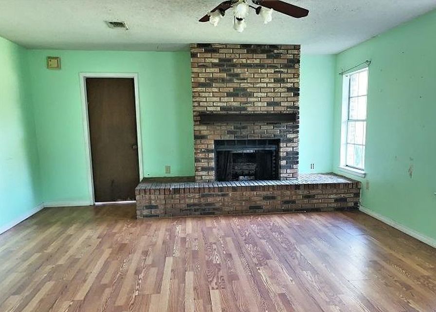 BRIARWOOD DR E 99,850 4BDR 3BTH Single Family Gulfport MS