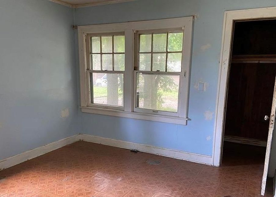 SWOPE PKWY 43,000 3BDR 2BTH Single Family Kansas City MO