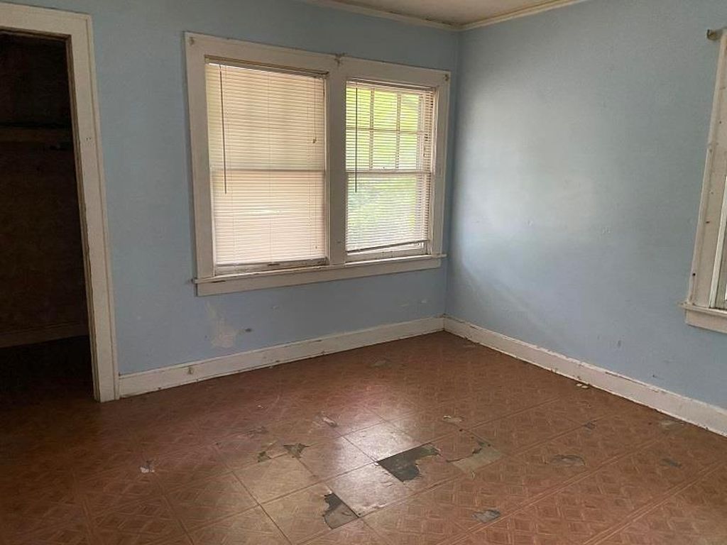 SWOPE PKWY 43,000 3BDR 2BTH Single Family Kansas City MO