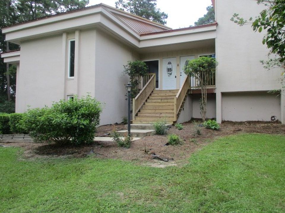 SMITHBRIAR DR 232,950 5BDR 3BTH Single Family Valdosta GA Foreclosure Listing 29846294