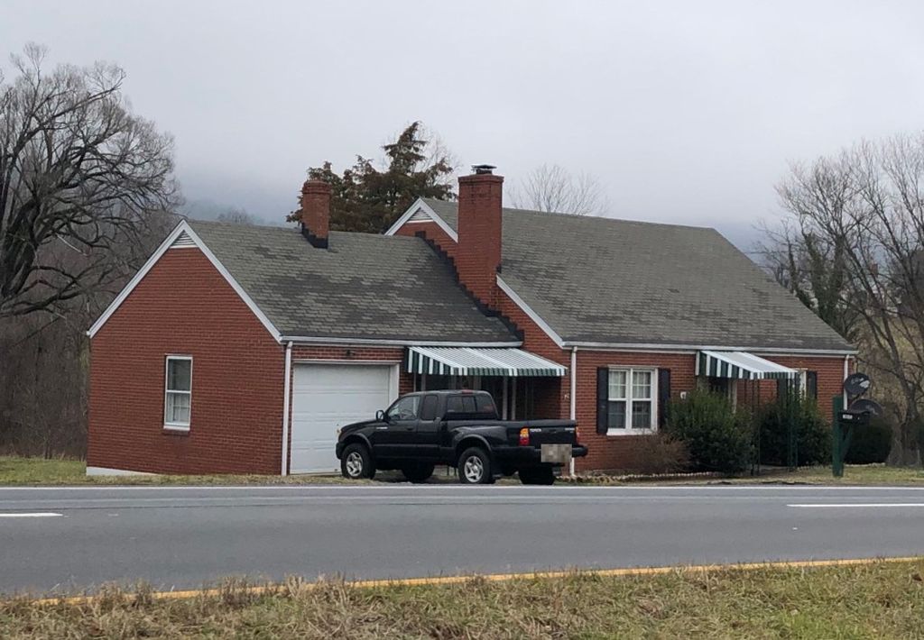 STEWARTSVILLE RD 158,000 3BDR 2BTH Single Family Vinton VA