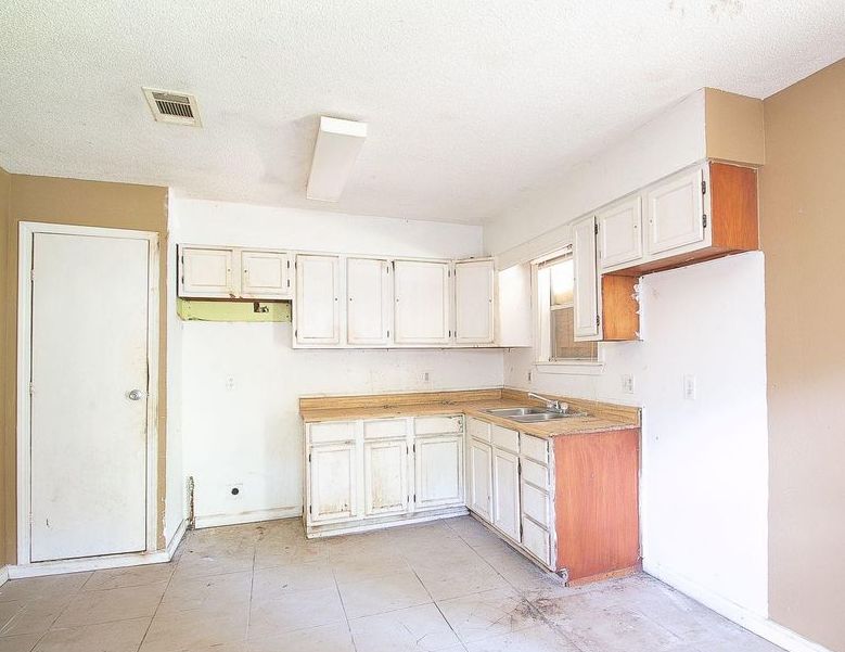 HIGHLAND DR 79,730 4BDR 3BTH Single Family Biloxi MS