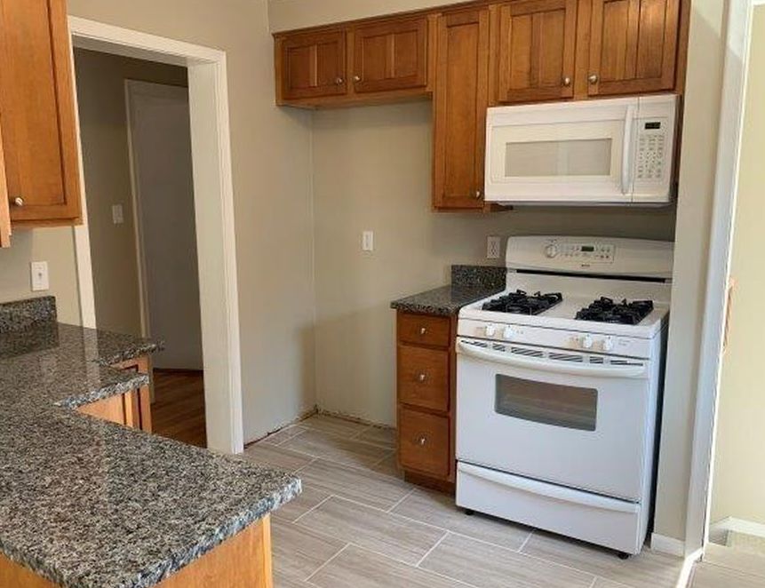 PHILOMENE BLVD 169,900 3BDR 2BTH Single Family Allen Park MI