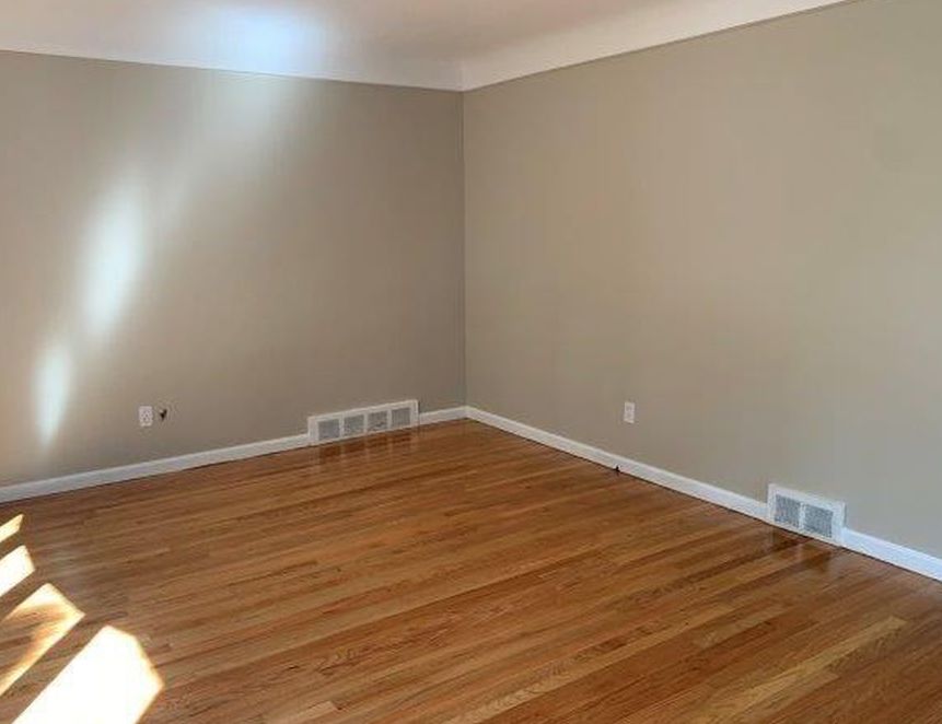 PHILOMENE BLVD 169,900 3BDR 2BTH Single Family Allen Park MI