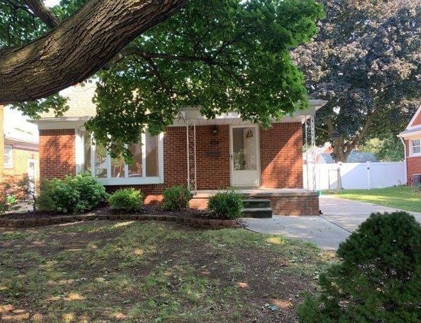 PHILOMENE BLVD 169,900 3BDR 2BTH Single Family Allen Park MI