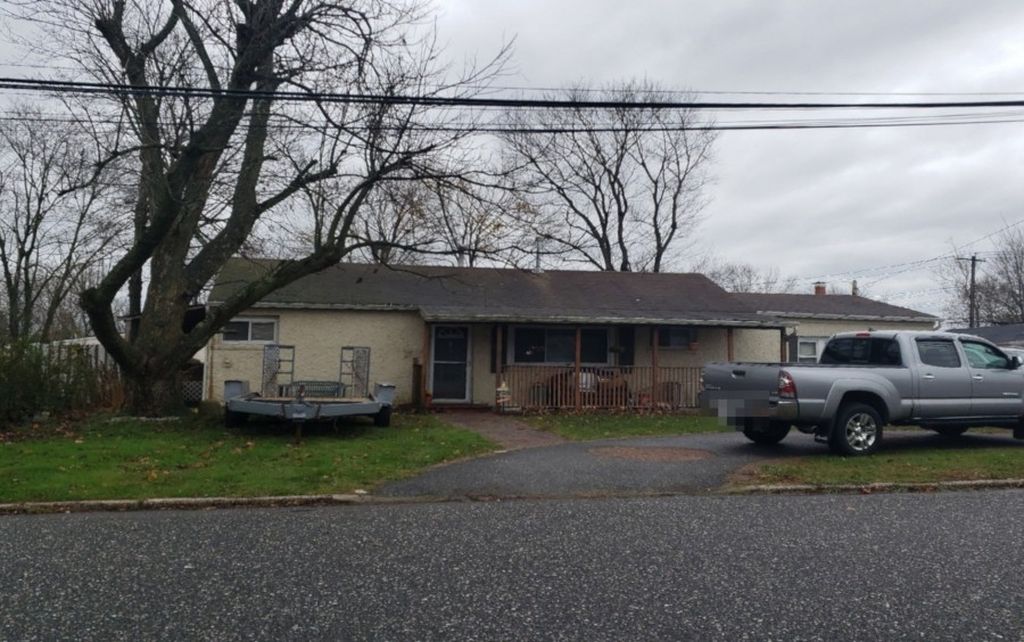TAMARACK ST 290,000 6BDR 3BTH Single Family Central Islip NY