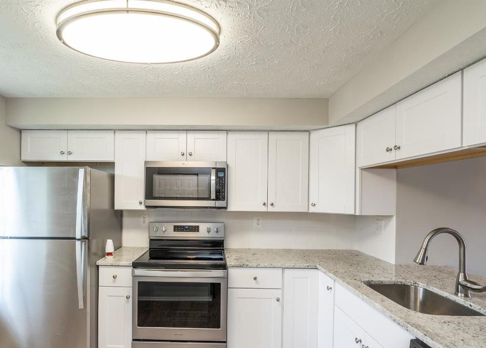 CASTLE TER 1111 289,900 2BDR 2BTH Condo/Townhome Silver