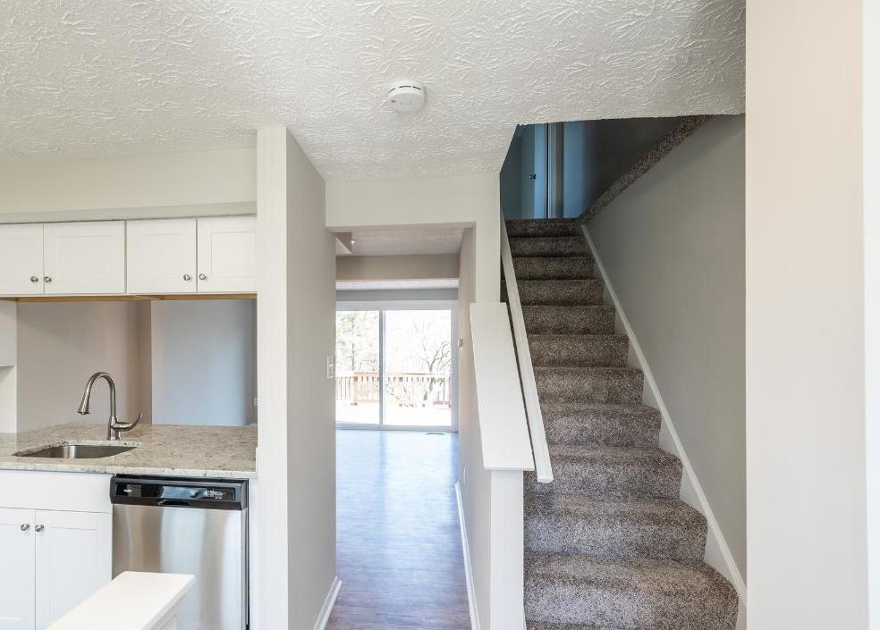 CASTLE TER 1111 289,900 2BDR 2BTH Condo/Townhome Silver