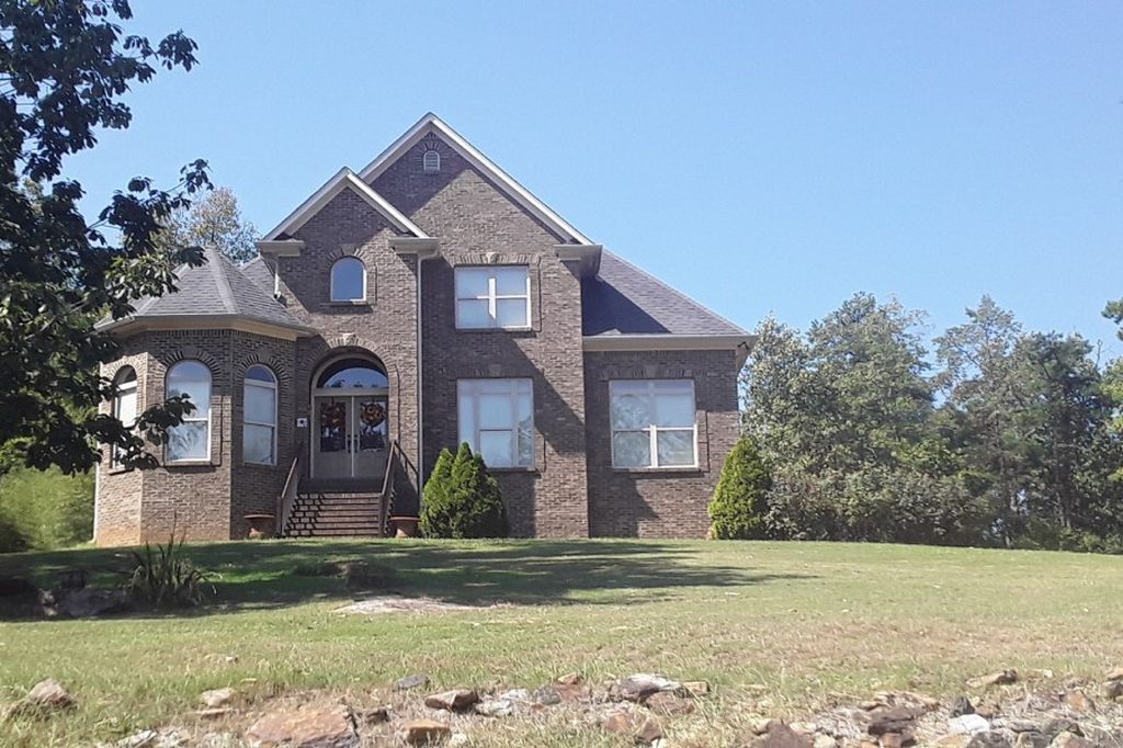 LAKEVIEW DR 213 300 4BDR 3 5BTH Single Family Pinson AL 