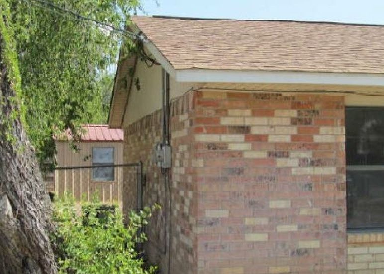 E OPPENHEIMER ST 214,500 3BDR 2BTH Single Family Uvalde TX