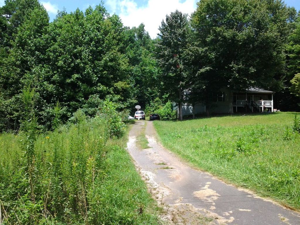 CLARENCE NICHOLS RD 135,309 3BDR 2BTH Single Family Young