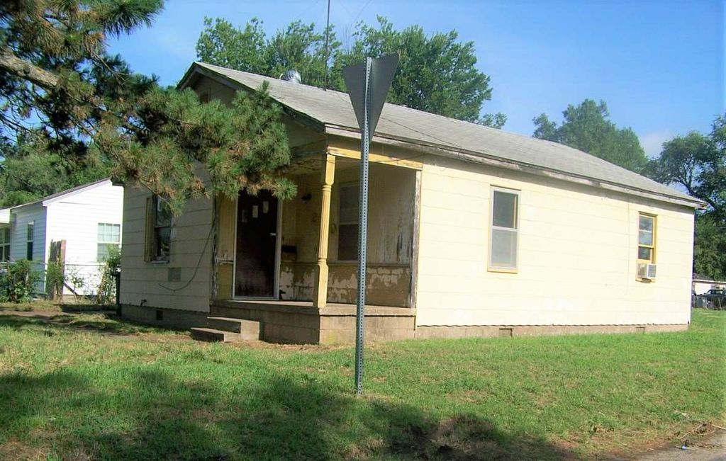 E CYPRESS AVE 14,000 2BDR 1BTH Single Family Enid OK