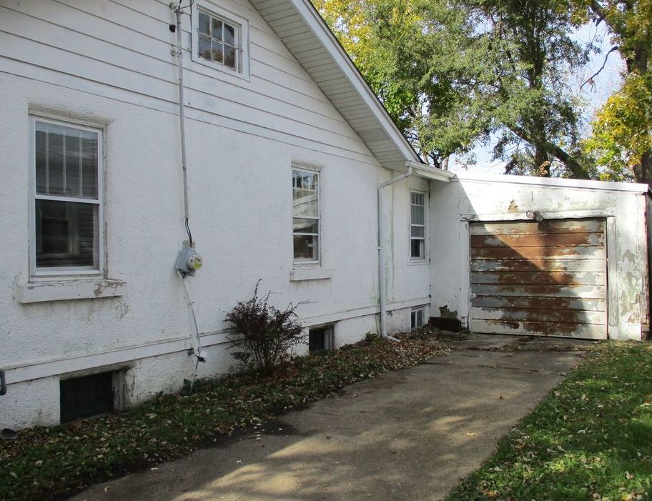 W LAFAYETTE ST 29,000 3BDR 1BTH Single Family Ottawa IL