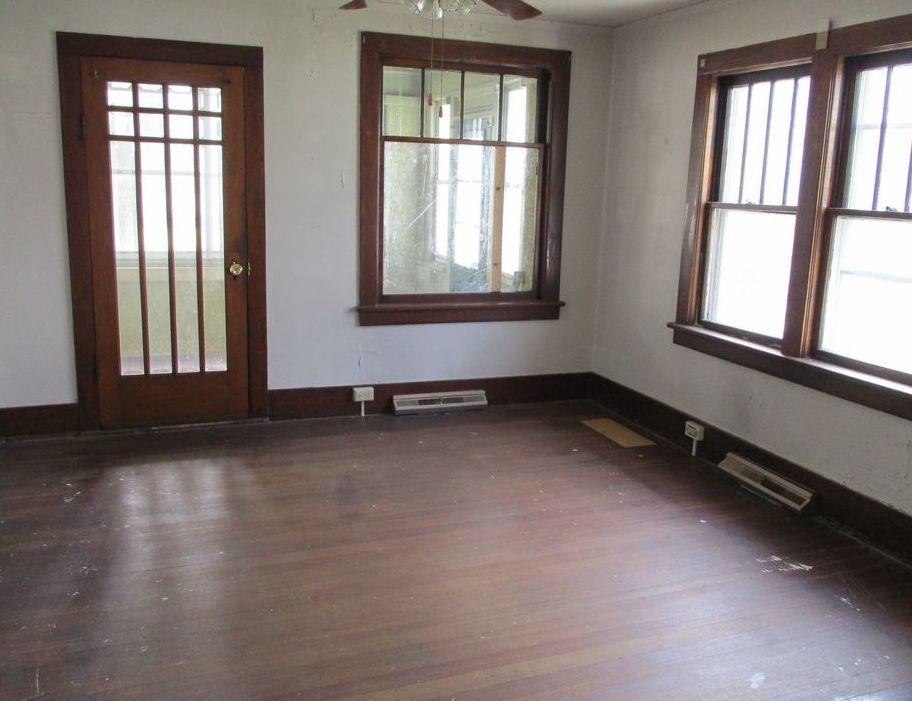 W LAFAYETTE ST 29,000 3BDR 1BTH Single Family Ottawa IL