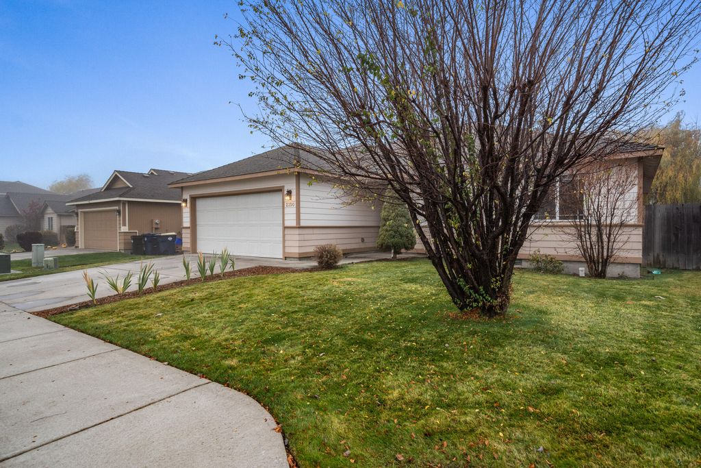 NW ELM PL 424,900 3BDR 2BTH Single Family Redmond OR