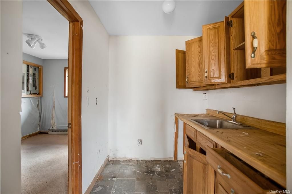 GREENTREE DR S 209,000 4BDR 3BTH MultiFamily Hyde Park NY