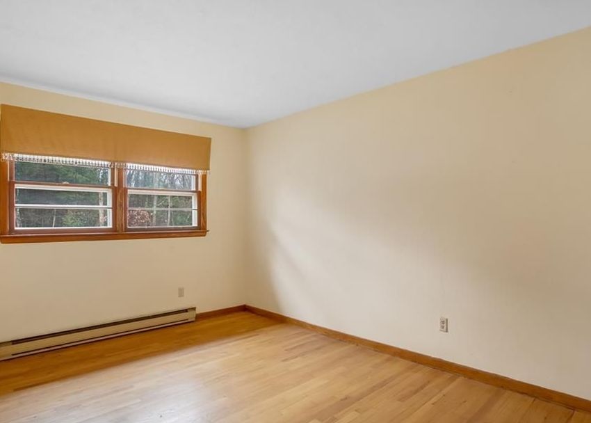 GREENTREE DR S 209,000 4BDR 3BTH MultiFamily Hyde Park NY